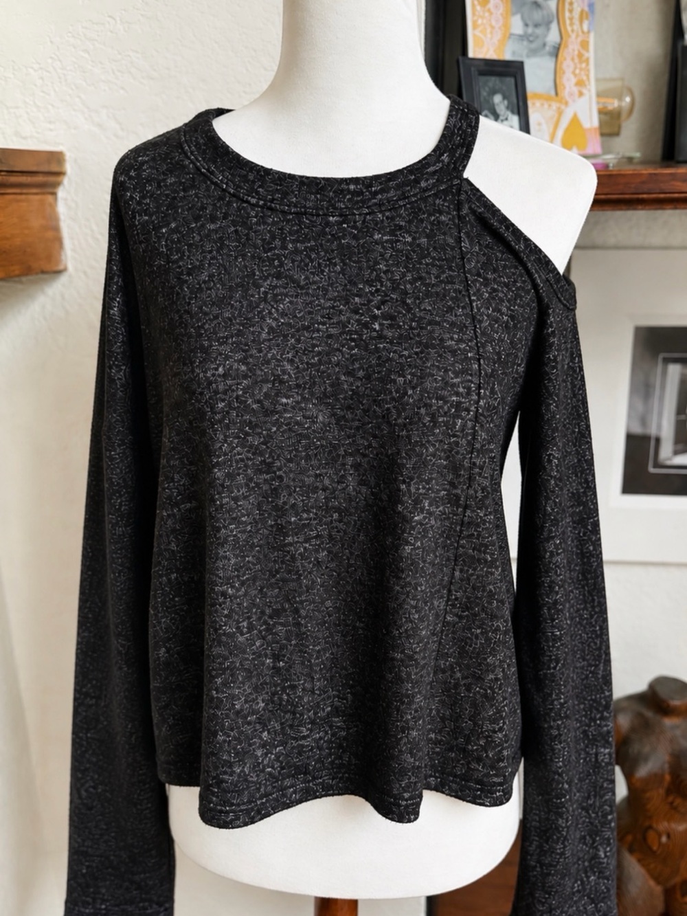 AQUA Charcoal Marbled Open Shoulder | Cold Shoulder Long Sleeve Top XS Soft Knit